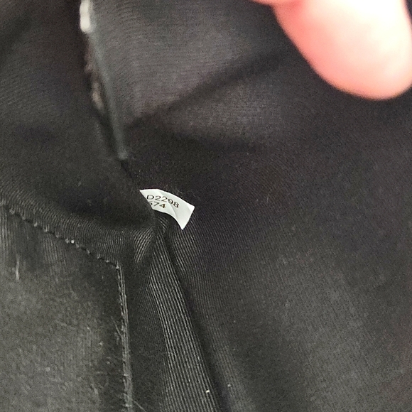 Adorable NWOT Coach Bumblebee Signature Corner Zip Wristlet 🤎🐝🖤 - Picture 10 of 15